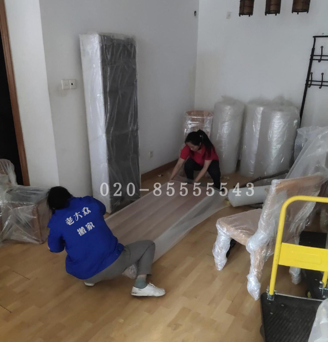 打包師傅專(zhuān)業(yè)打包家具中
